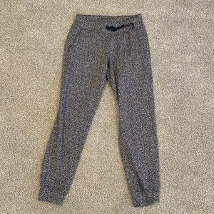 LuluLemon Black/White Jogger Pant, size 6